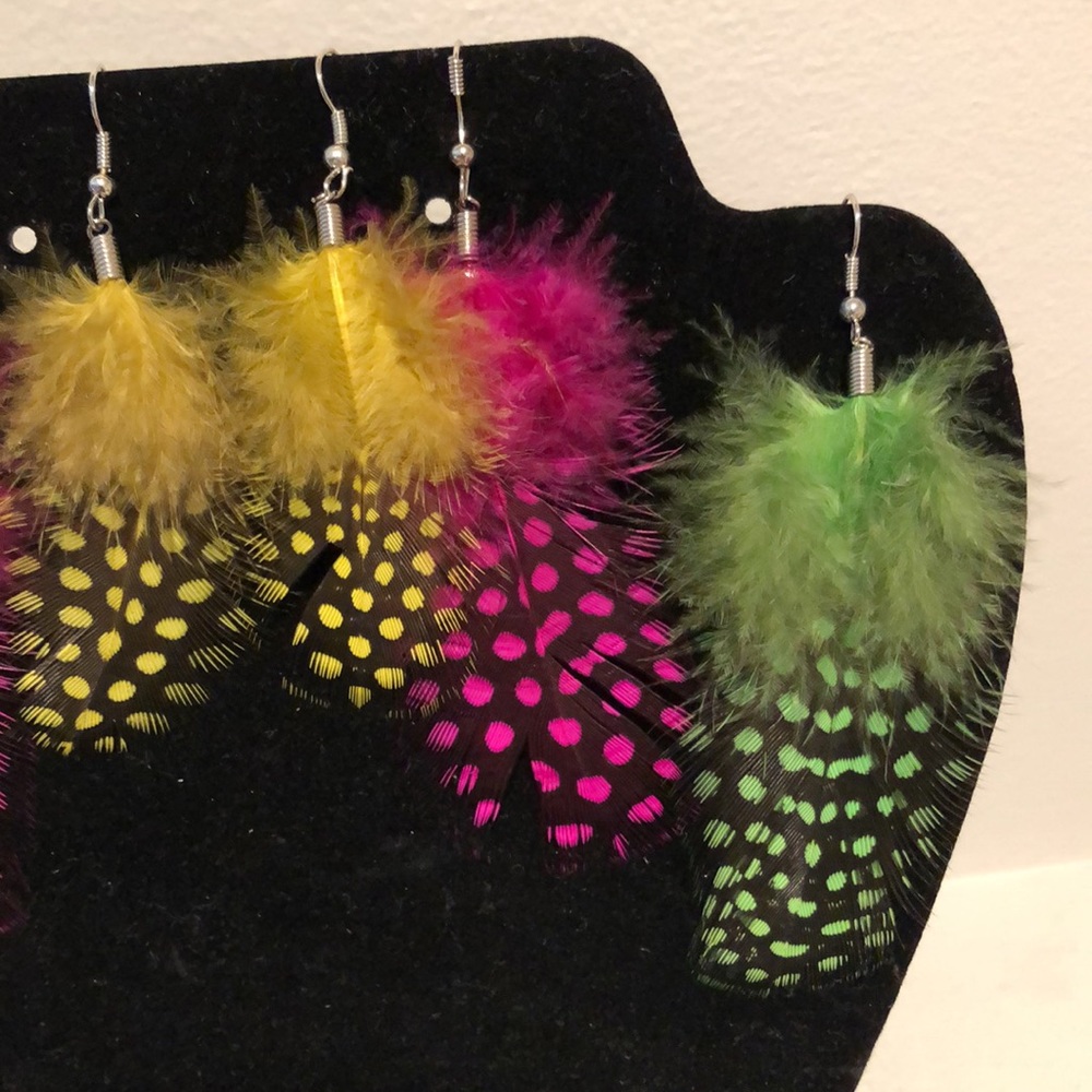 - Three sets of colored feather earrings. Brand new - Picture 2 of 6